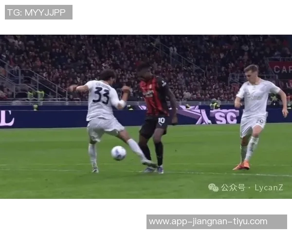 莱奥庆祝被加比亚拦截福法纳及时帮他整理衣领 莱奥庆祝被加比亚拦截福法纳及时帮他整理衣领