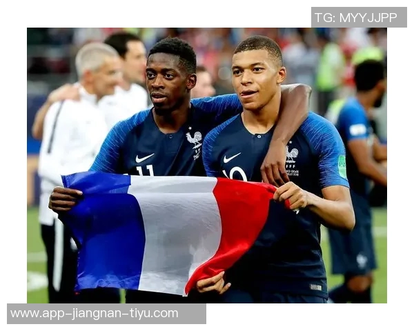 姆巴佩幽默回应对方球迷法语嘲讽称口音太烂引发笑声 姆巴佩幽默回应对方球迷法语嘲讽称口音太烂引发笑声