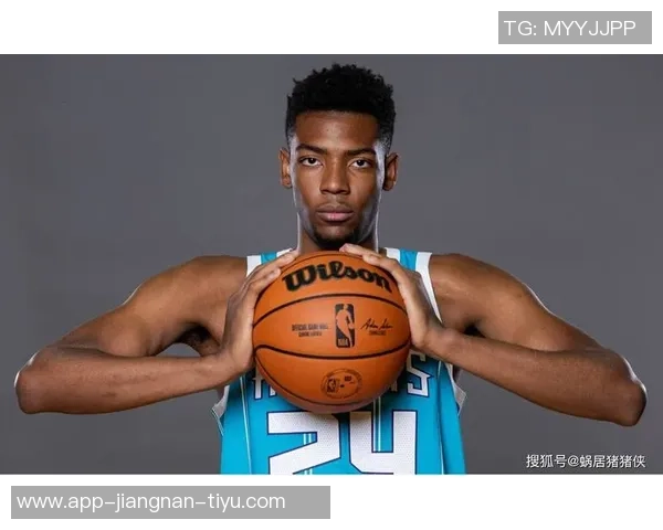 小里弗斯称赞爱德华兹本赛季表现被低估强调其始终保持高水平竞技状态 小里弗斯称赞爱德华兹本赛季表现被低估强调其始终保持高水平竞技状态