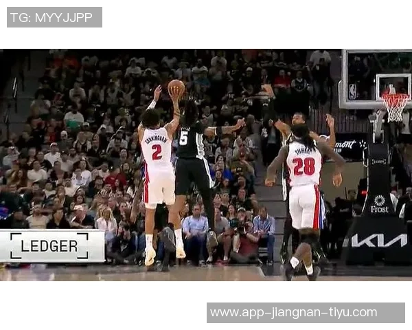 维金斯突破禁区高打板文班亚马展现超凡身高送出精彩钉板大帽 维金斯突破禁区高打板文班亚马展现超凡身高送出精彩钉板大帽